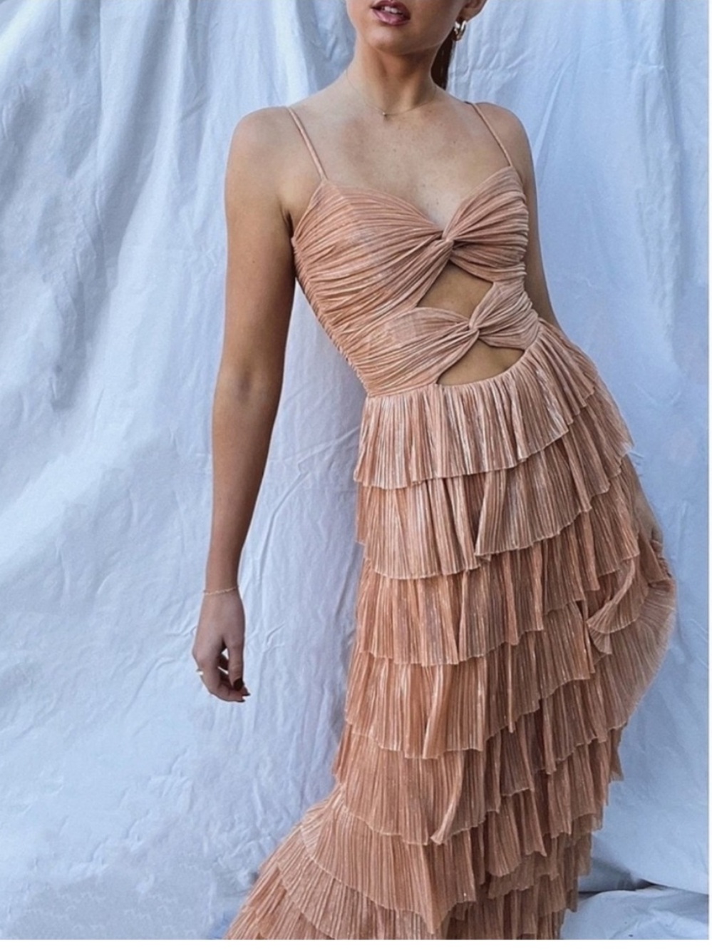 NWT Gianni Bini
Grace Metallic Plisse
Sweetheart Neck
Cut-Out Tiered Dress - Picture 5 of 9